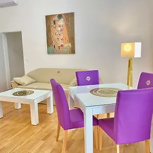 Steiner Residences Nestroyplatz Apartment